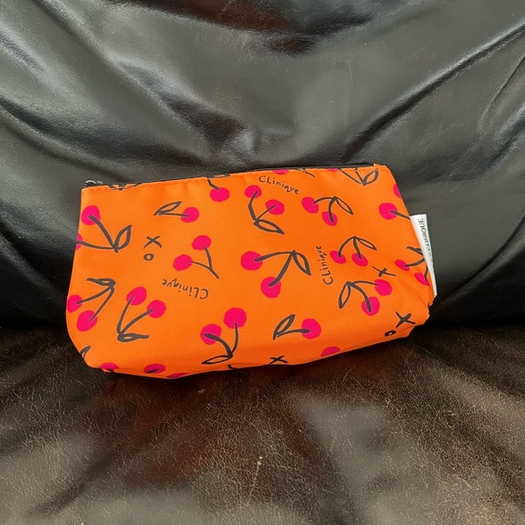 🧡BNWOT ORANGE CLINIQUE MAKEUP BAG🧡 - Picture 2 of 4